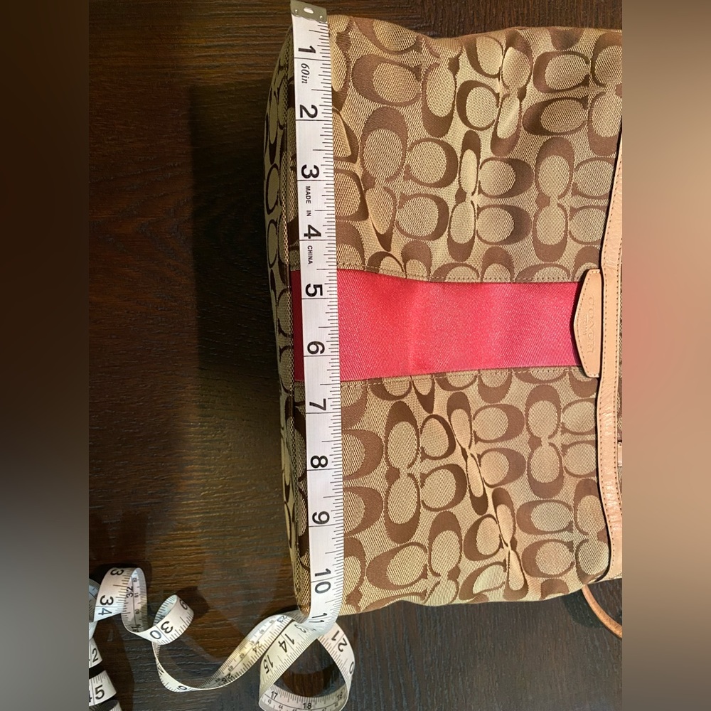 Coach hand bag. - Picture 10 of 10
